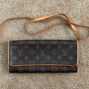 Louis Vuitton twin pochette